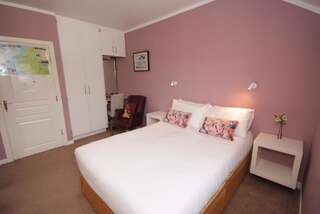Отели типа «постель и завтрак» Lios Na Manach Farmhouse B&B Килларни Трехместный номер-5